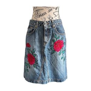 Vintage Express Bleus Denim Skirt – US 8 – Rose Embroidered, High Rise